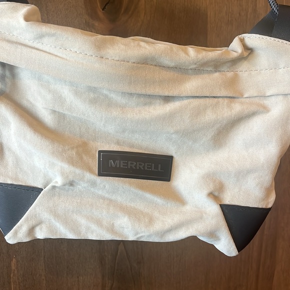Merrell crossbody bag, gently used - Picture 2 of 5